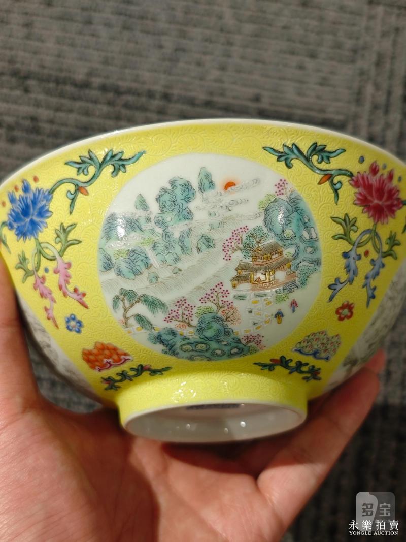 清道光 黄地轧道洋彩花卉开光山水人物纹碗 （一对） - 图11